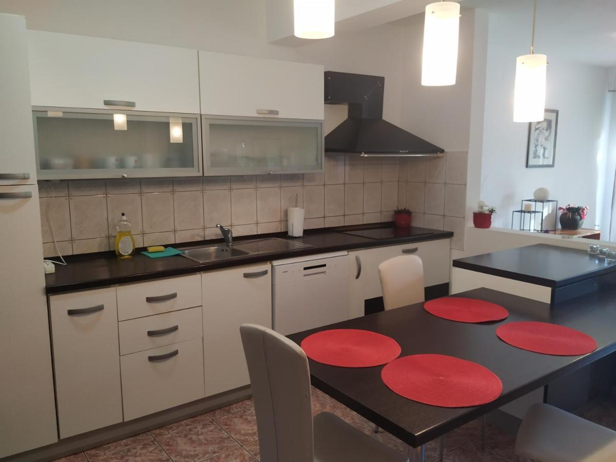 Apartmani Deleut Novi Vinodolski Exterior photo