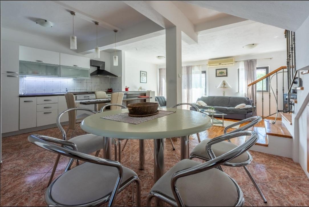 Apartmani Deleut Novi Vinodolski Exterior photo